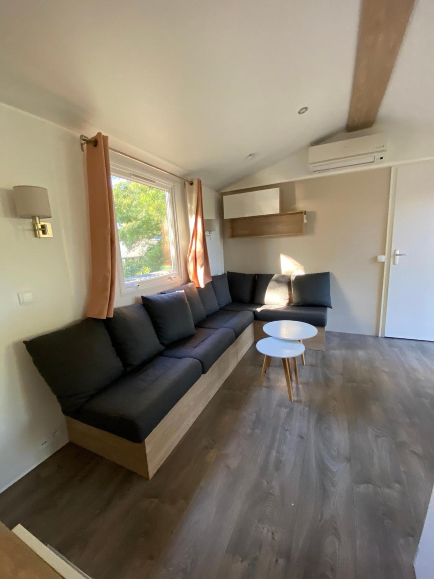 Mobhilomme La Carabasse Hotel Vias Bagian luar foto