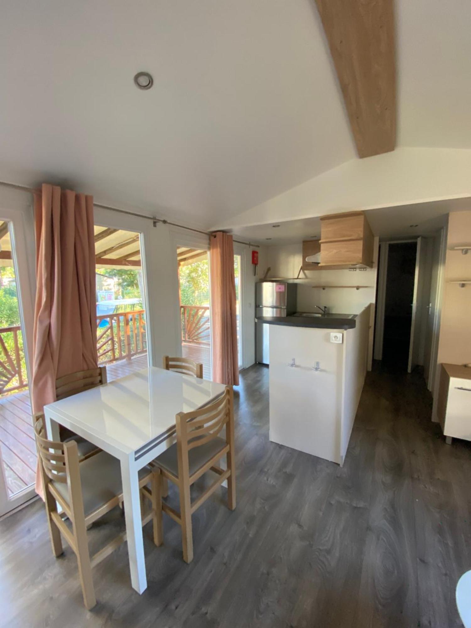 Mobhilomme La Carabasse Hotel Vias Bagian luar foto